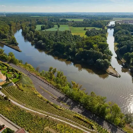 Pretty Private U Labe, Self-service Check-in 24 L 7