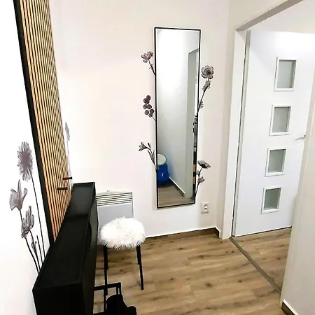 Pretty Private U Labe, Self-service Check-in 24 L 7 * Neratovice