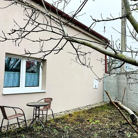 Pretty Private U Labe, Self-service Check-in 24 L 7 * Neratovice