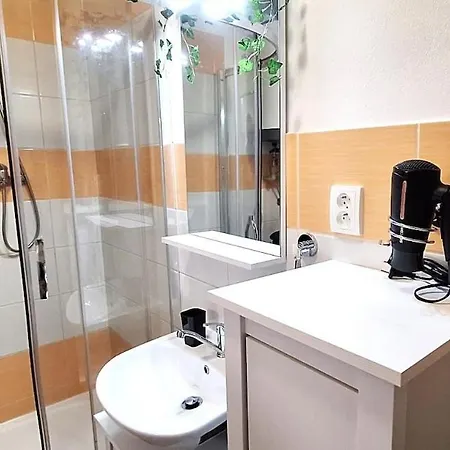 Apartmán Pretty Private U Labe, Self-service Check-in 24 L 7 *