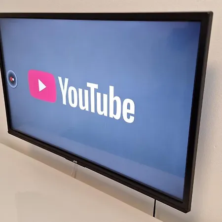 Pretty Private U Labe, Self-service Check-in 24 L 7