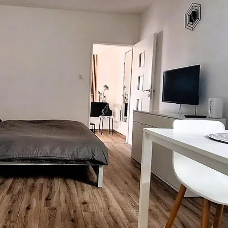 Pretty Private U Labe, Self-service Check-in 24 L 7 Appartement Neratovice